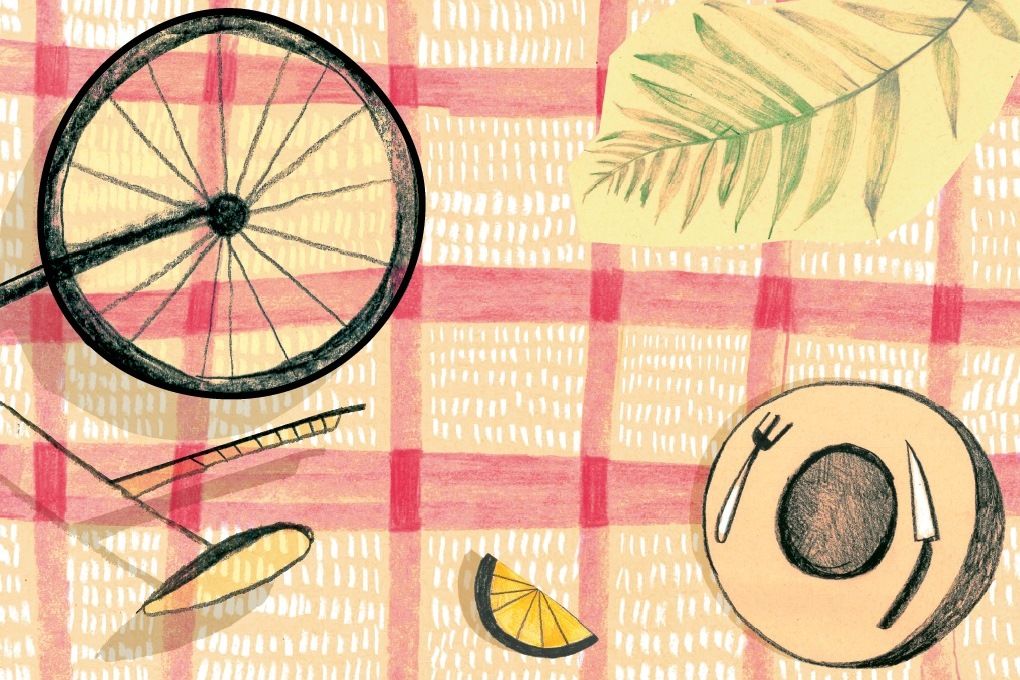 grafika obrazująca piknik | kocyk w kratkę, na nim talerz i sztućce, zielona gałązka, leżący rower