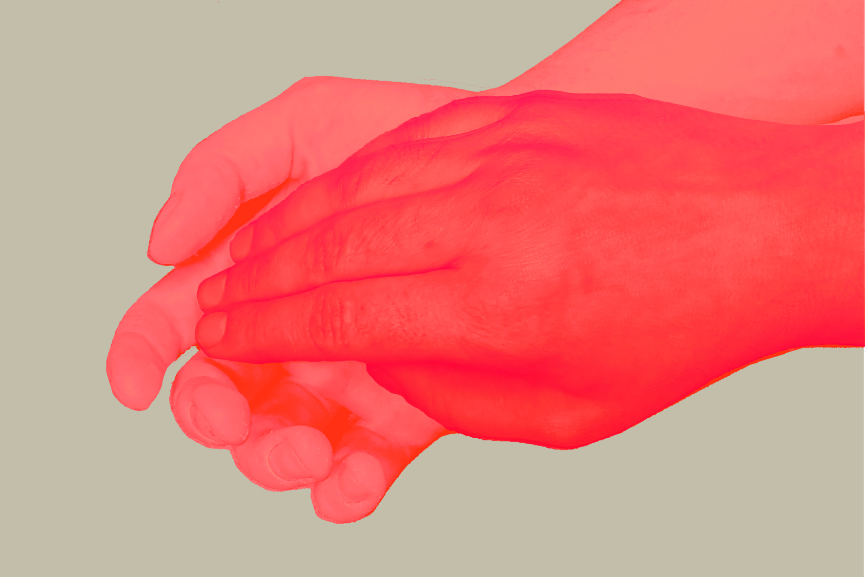 grafika | dwie czerwone ręce ułożone jedna na drugiej na bezowym tle