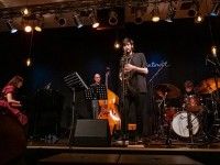 Vrazas Quartet | Dimitrios Hartwich-Vrazas: saksofon; Maja Babyszka: fortepian; Jan Jerzy Kołacki: kontrabas; Jakub Jugo: perkusja