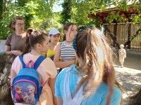 Z panią Justyną przy nosorożcach