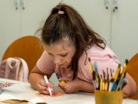 Ozdabiamy nasze torby na akcesoria plastyczne