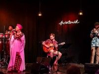 Aicardo Mosquera (instrumenty perkusyjne), Magdalena Lechowska (wokal), Karol Mach (gitara, wokal), Dominik Borek (trąbka, wokal)