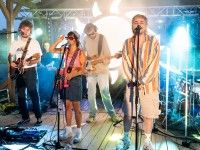 Mateusz Galecki (gitara, chórki), Gabriela Cybuch (instrumenty klawiszowe), Martyna Baranowska (wokal), Kuba Wojciechowski (gitara basowa), Antoni Mąkosa (wokal) | grupa Nago