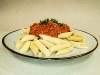 Makaron penne z sosem bolognese