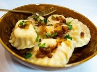 Ręcznie lepione pierogi ruskie z cebulką