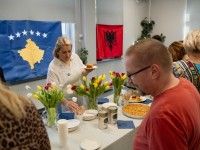 Blerina Shelu Limani z Kosowa częstuje lokalnymi przysmakami